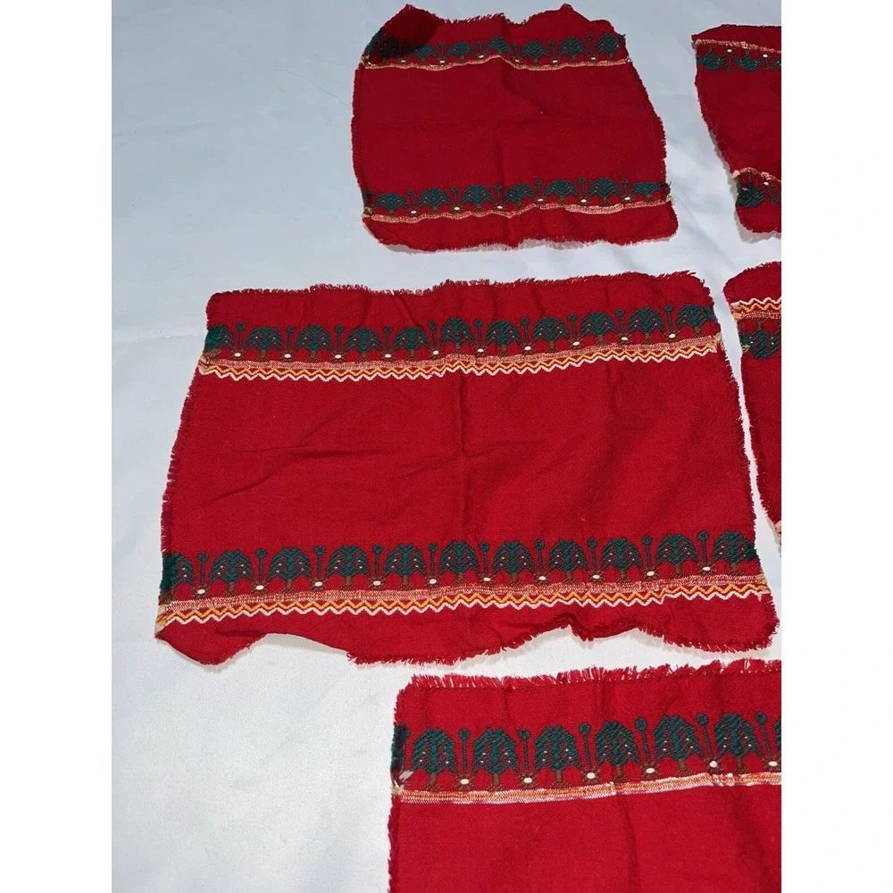 Vintage‎ Holiday Cotton 6 Placemats And 4 Napkins , Red , Embroidered Detail